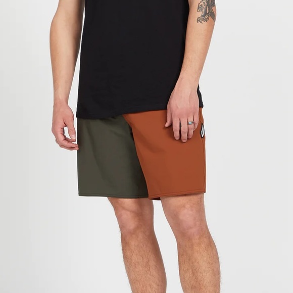 Volcom Boardshorts - 31 - Picture 4 of 9